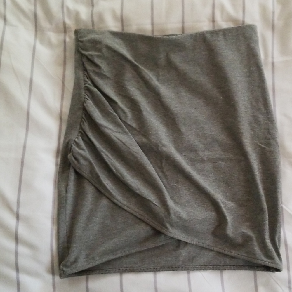 Grey tulip hem skirt